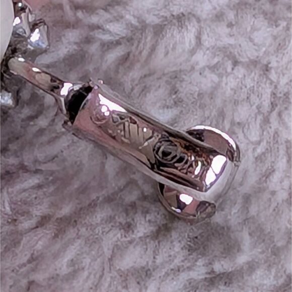 Vintage Avon Rhinestone Floral Stud Clip On Earrings Silver Tiny Sparkly - Picture 3 of 3